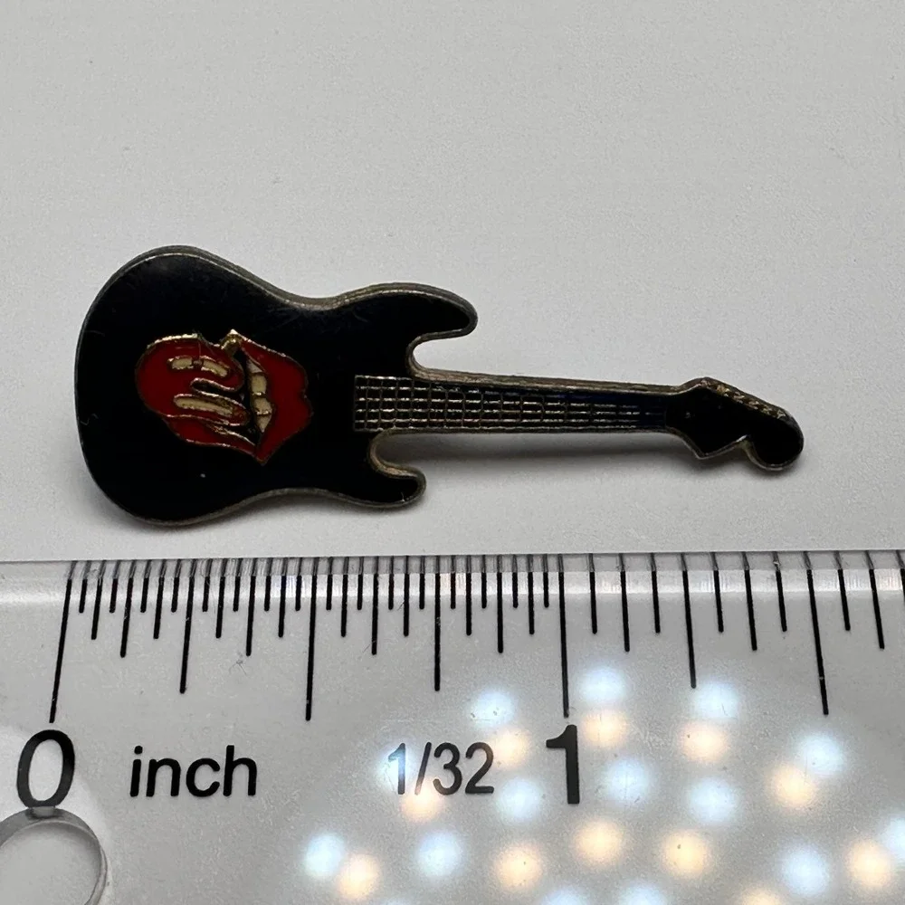 ROLLING STONES VTG‎ ELECTRIC GUITAR Lapel Pin Brooch Tongue 1.5 IN Rock & Roll